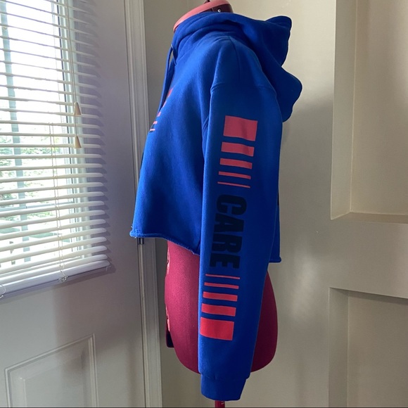 Amnesia women blue graphic long sleeve hooded pullover crop top. Size M. Used. - Picture 3 of 10